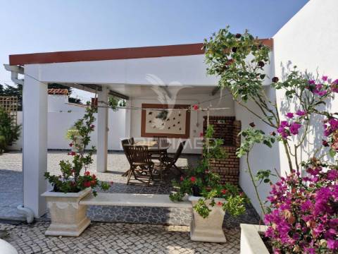 Moradia t2 + 2 situada em trás do outeiro