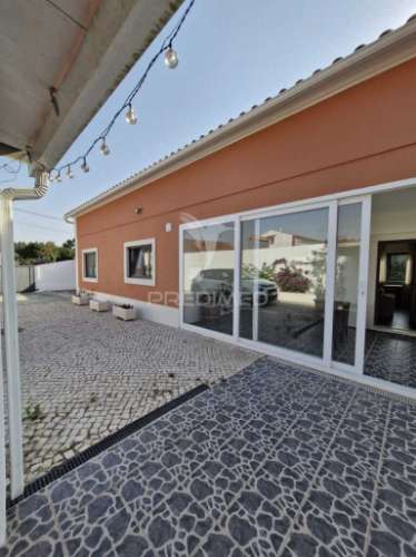 Moradia t2 + 2 situada em trás do outeiro