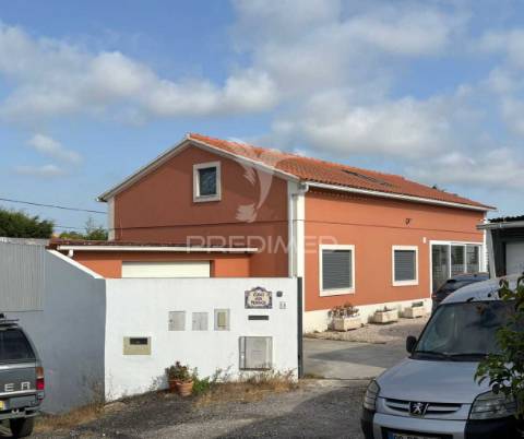 Moradia t2 + 2 situada em trás do outeiro