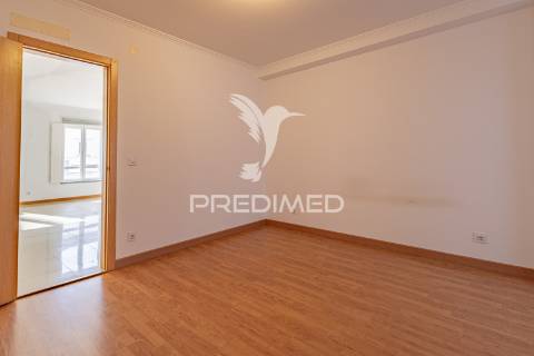 Apartamento t4 centro histórico de évora com lugar de garagem!