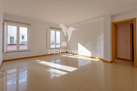 Apartamento t4 centro histórico de évora com lugar de garagem!