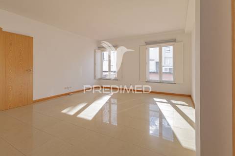 Apartamento t4 centro histórico de évora com lugar de garagem!