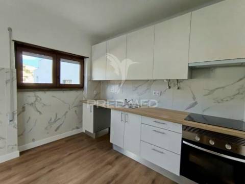 Apartamento t2 renovado sesimbra