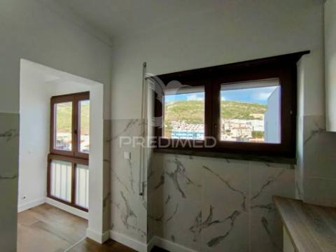 Apartamento t2 renovado sesimbra