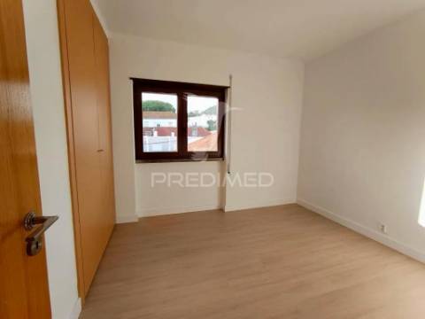 Apartamento t2 renovado sesimbra