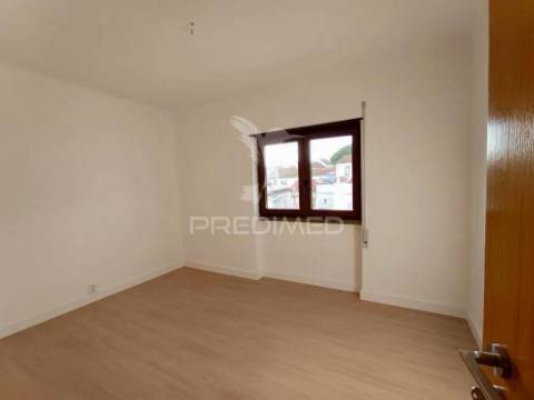 Apartamento t2 renovado sesimbra