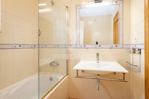 Moradia t4 de gaveto na urbanização quinta nova – évora com quintal, garagem!