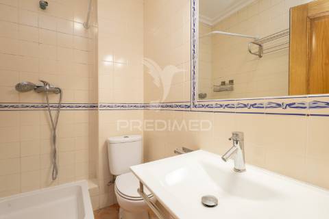 Moradia t4 de gaveto na urbanização quinta nova – évora com quintal, garagem!