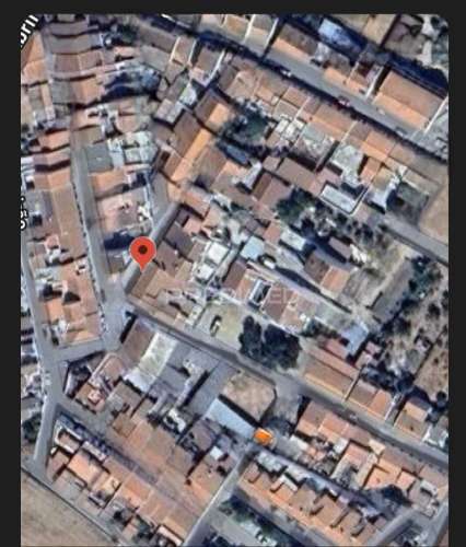 Armazém em terreno de 1024m2 a 10 minutos de beja