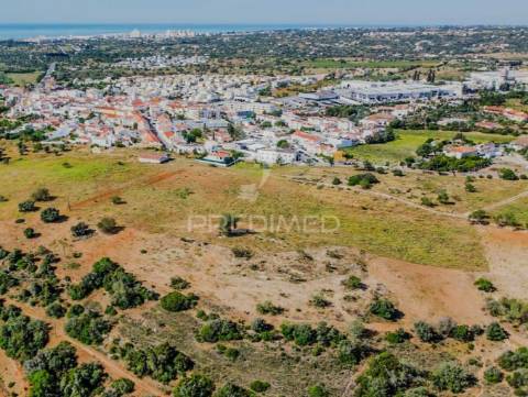 Ruína com lote de 10440m2, alcantarilha