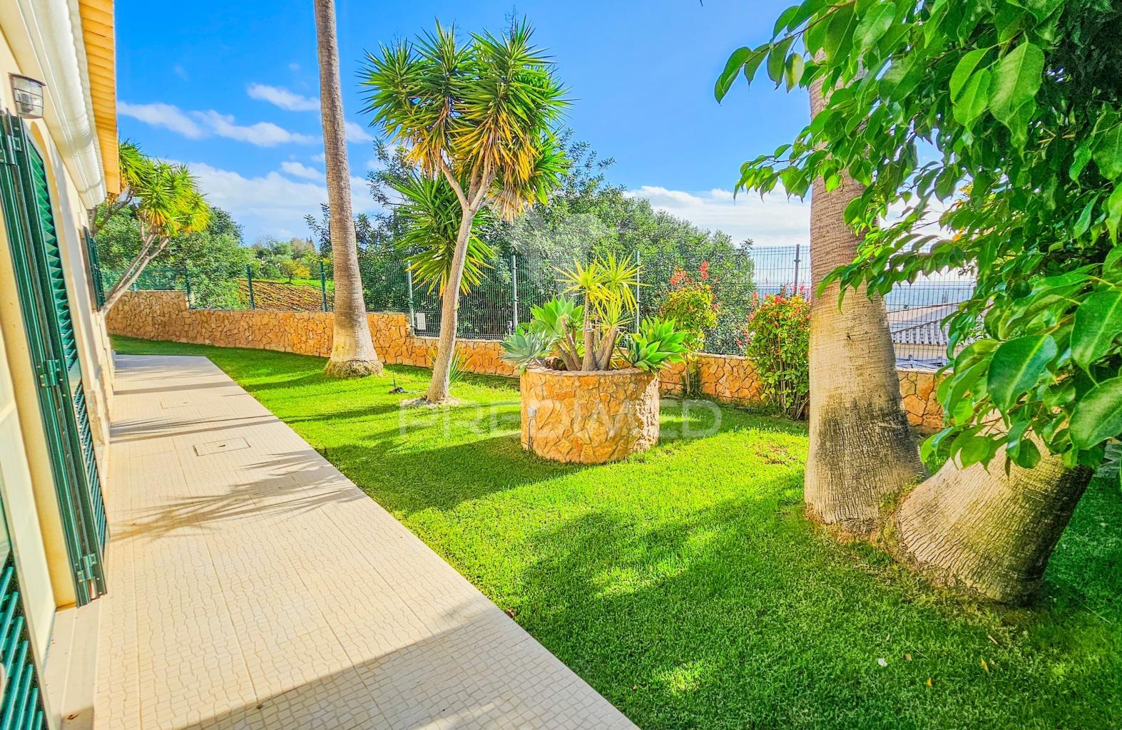 Moradia t5 com piscina e vistas deslumbrantes!