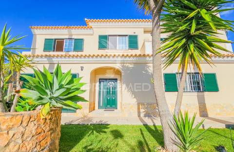 Moradia t5 com piscina e vistas deslumbrantes!