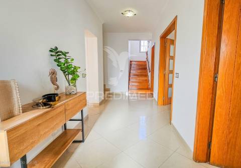 Moradia t5 com piscina e vistas deslumbrantes!