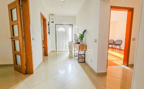 Moradia t5 com piscina e vistas deslumbrantes!