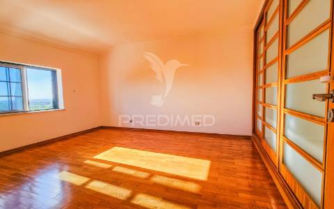 Moradia t5 com piscina e vistas deslumbrantes!