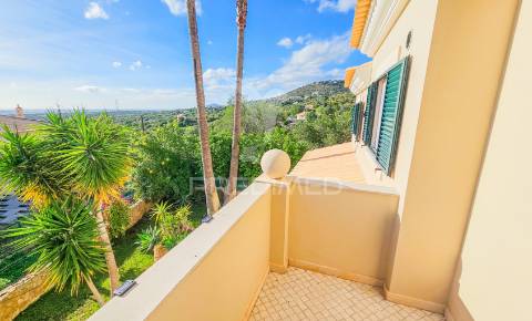 Moradia t5 com piscina e vistas deslumbrantes!