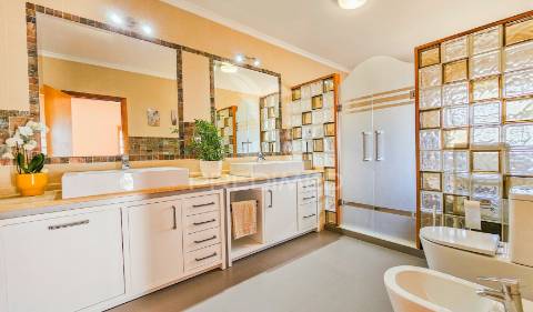 Moradia t5 com piscina e vistas deslumbrantes!