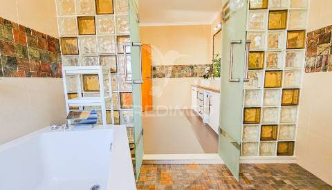 Moradia t5 com piscina e vistas deslumbrantes!