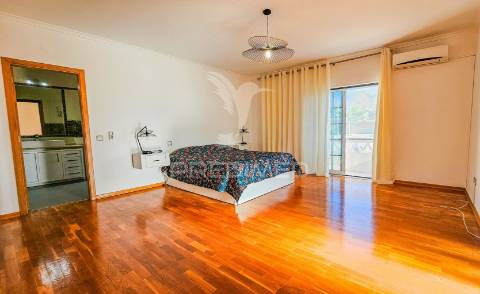 Moradia t5 com piscina e vistas deslumbrantes!