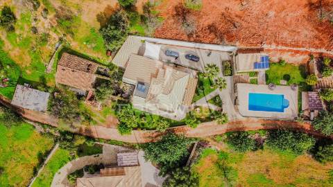 Moradia t5 com piscina e vistas deslumbrantes!