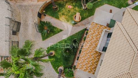 Moradia t5 com piscina e vistas deslumbrantes!