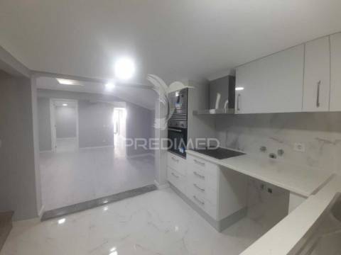 Moradia t1+2 recuperada,  benavente.