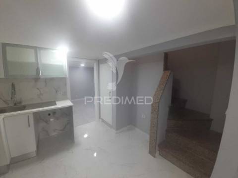 Moradia t1+2 recuperada,  benavente.