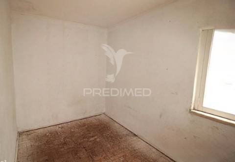 Apartamento t3 — excelente oportunidade de remodelação total no laranjeiro (almada)