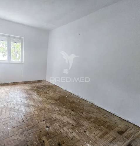 Apartamento t3 — excelente oportunidade de remodelação total no laranjeiro (almada)