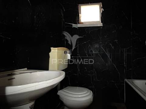 Apartamento t3 — excelente oportunidade de remodelação total no laranjeiro (almada)