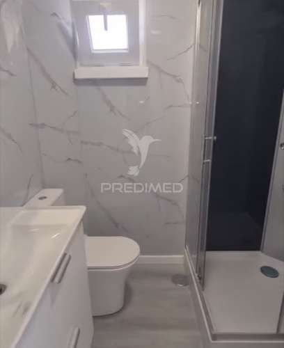 Apartamento t3 — excelente oportunidade de remodelação total no laranjeiro (almada)