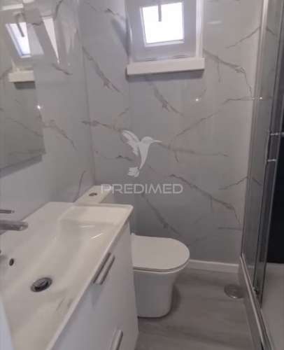 Apartamento t3 — excelente oportunidade de remodelação total no laranjeiro (almada)