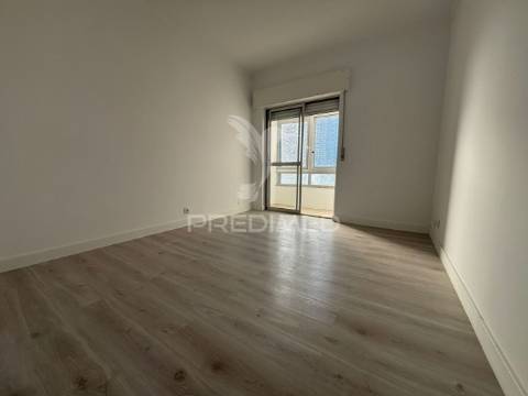 Apartamento t3 renovado aranguês