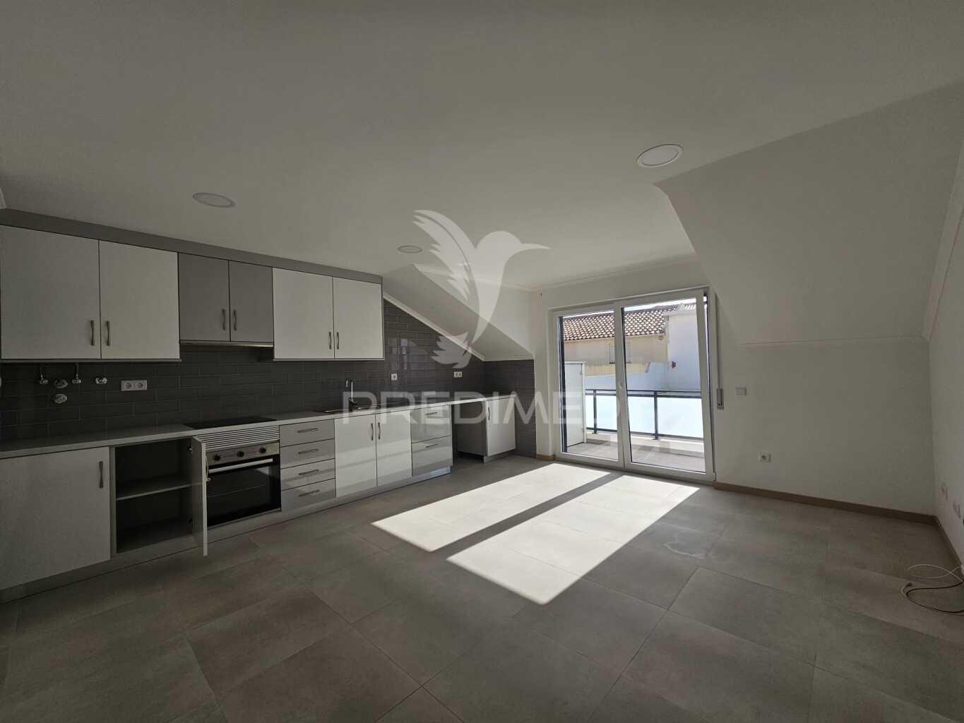 Novidade t1 próximo mar peniche