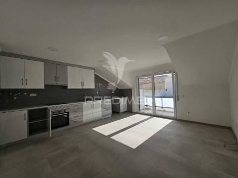 Novidade t1 próximo mar peniche