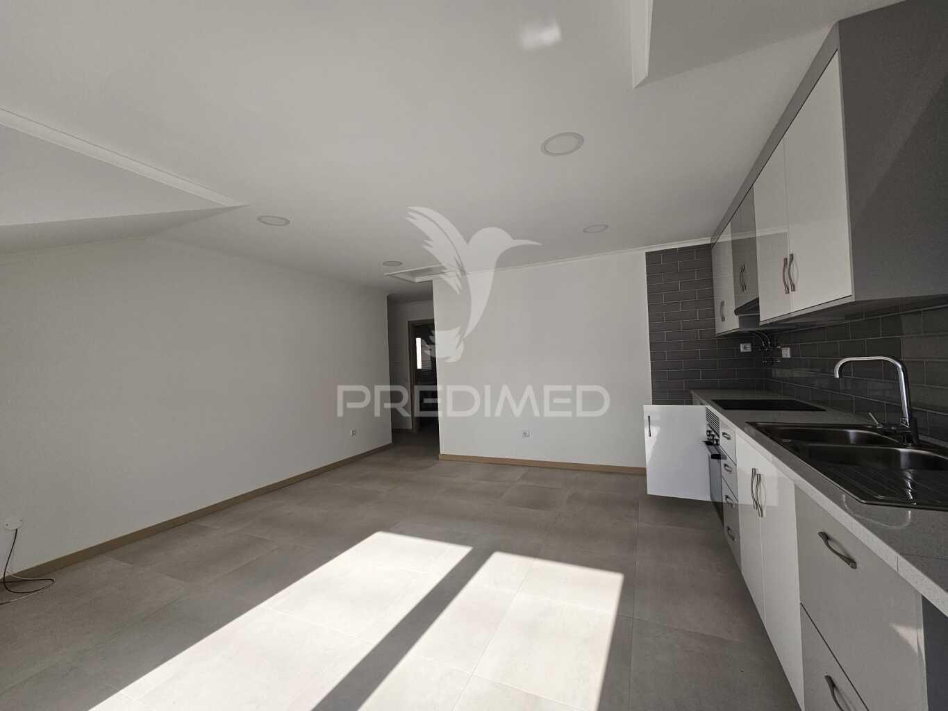 Novidade t1 próximo mar peniche