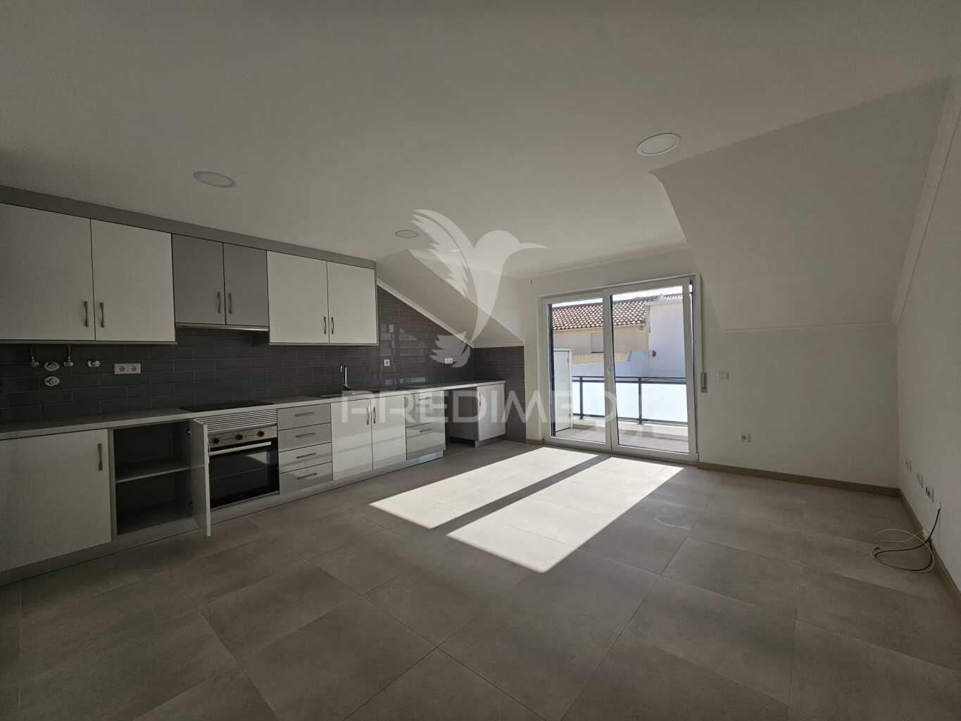 Novidade t1 próximo mar peniche