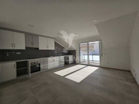 Novidade t1 próximo mar peniche