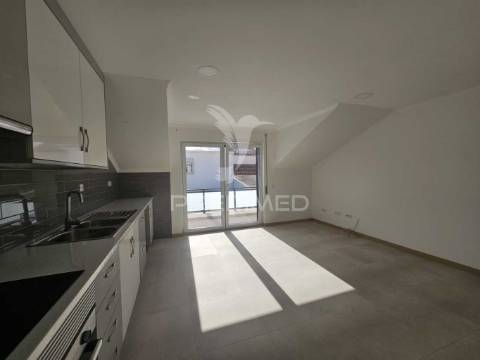 Novidade t1 próximo mar peniche