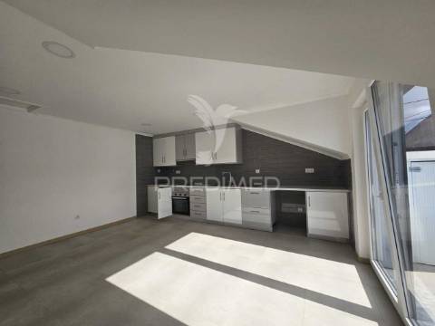 Novidade t1 próximo mar peniche