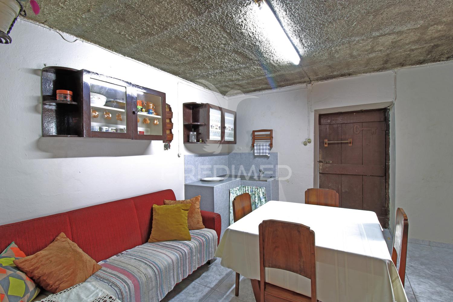 Moradia para venda na freguesia de são pedro – angra do heroísmo