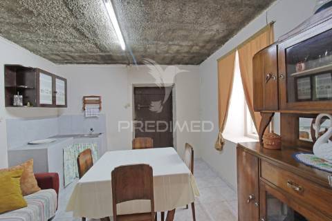 Moradia para venda na freguesia de são pedro – angra do heroísmo