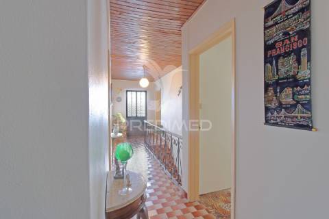 Moradia para venda na freguesia de são pedro – angra do heroísmo