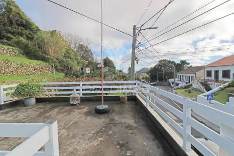 Moradia para venda na freguesia de são pedro – angra do heroísmo