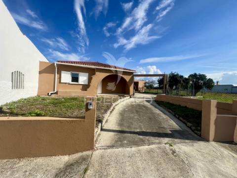 Vende-se moradia térrea v3 renovado em estarreja
