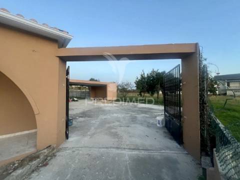 Vende-se moradia térrea v3 renovado em estarreja