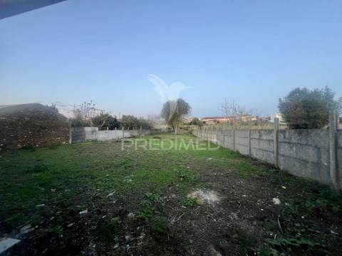 Vende-se moradia térrea v3 renovado em estarreja