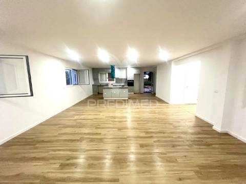 Vende-se moradia térrea v3 renovado em estarreja