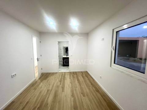 Vende-se moradia térrea v3 renovado em estarreja