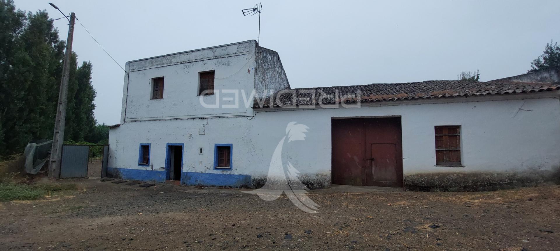 Edificio antiga moagem, casão e terreno rústico